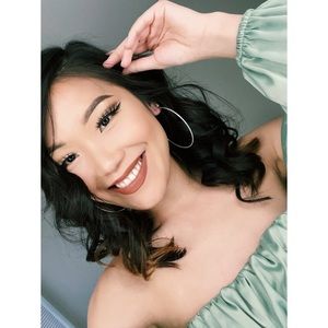 Meet your Posher, Dee